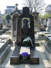 180px-petlura_gravestone.jpg