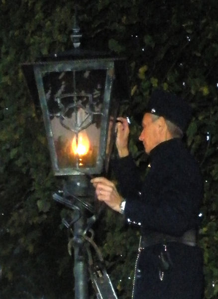 438px-brest_lamplighter.jpg